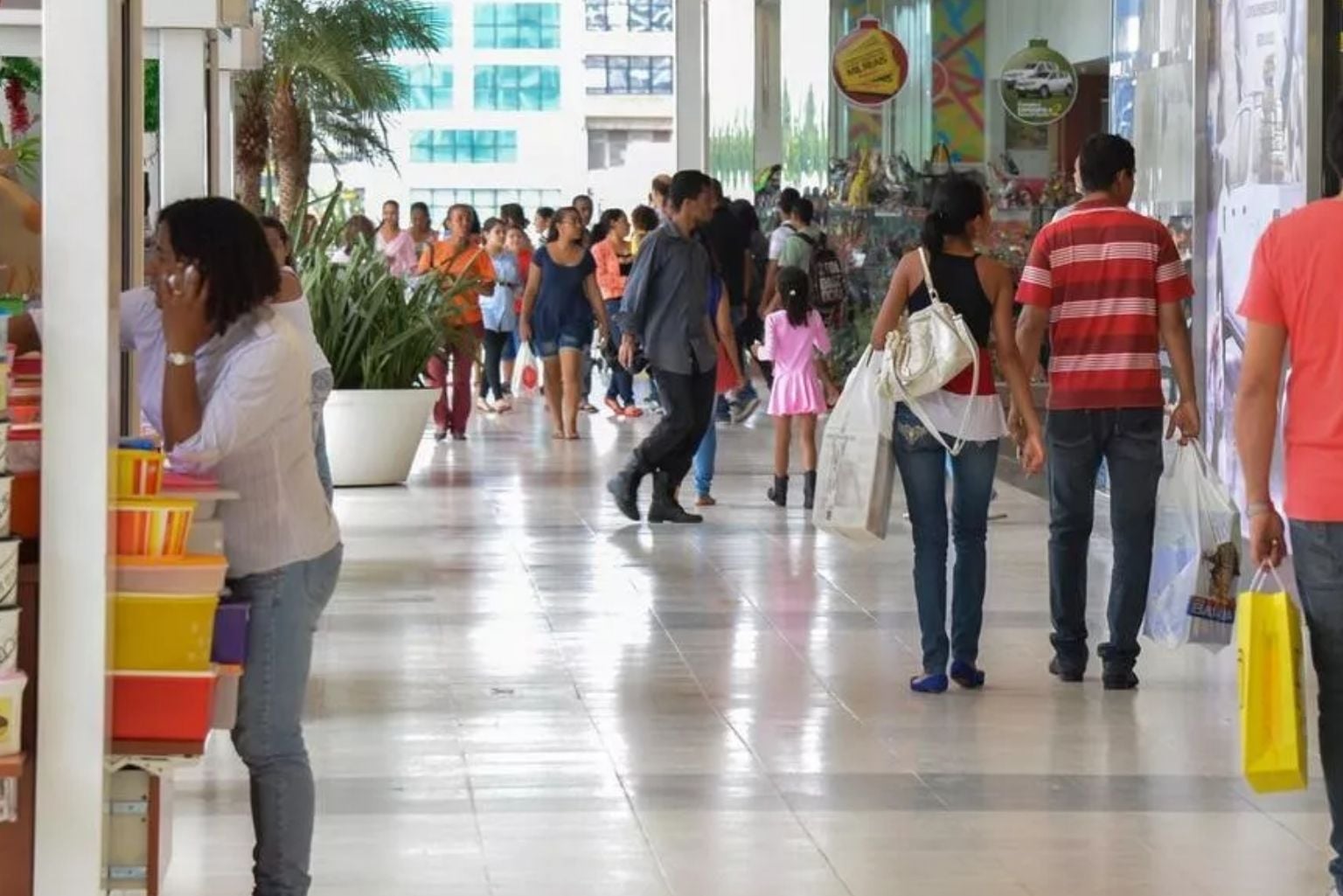 Confusão Entre Clientes Provoca Pânico E Correria Em Shopping De São Paulo