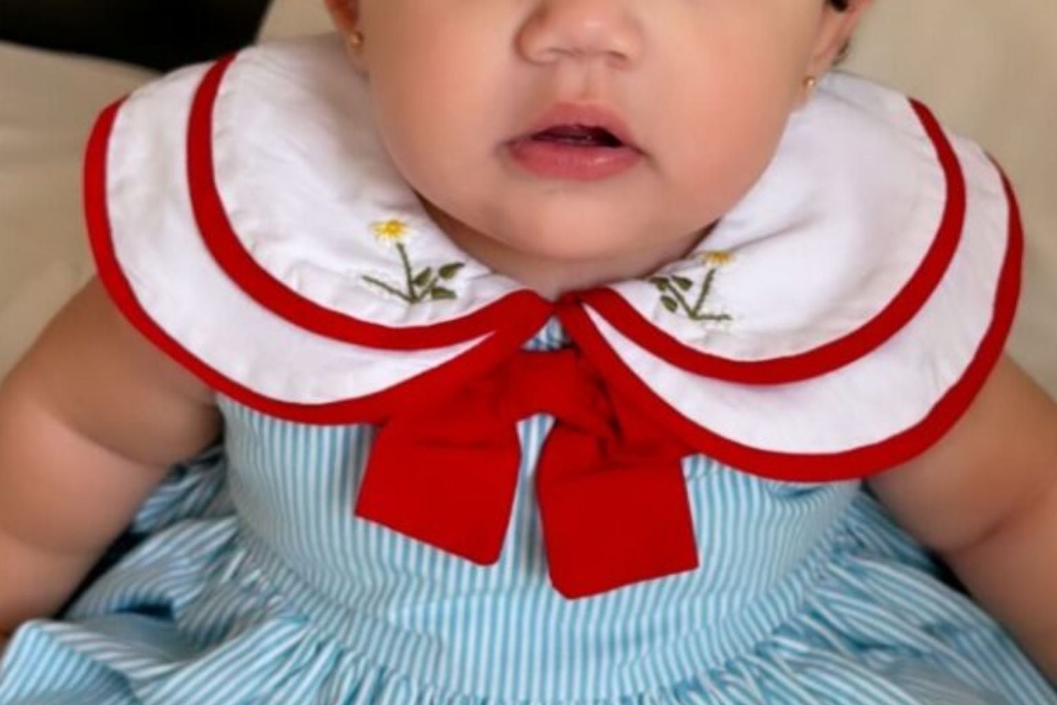 Aos 4 Meses, Filha De Famosa Rouba A Cena Ao Aparecer Com Look Estiloso