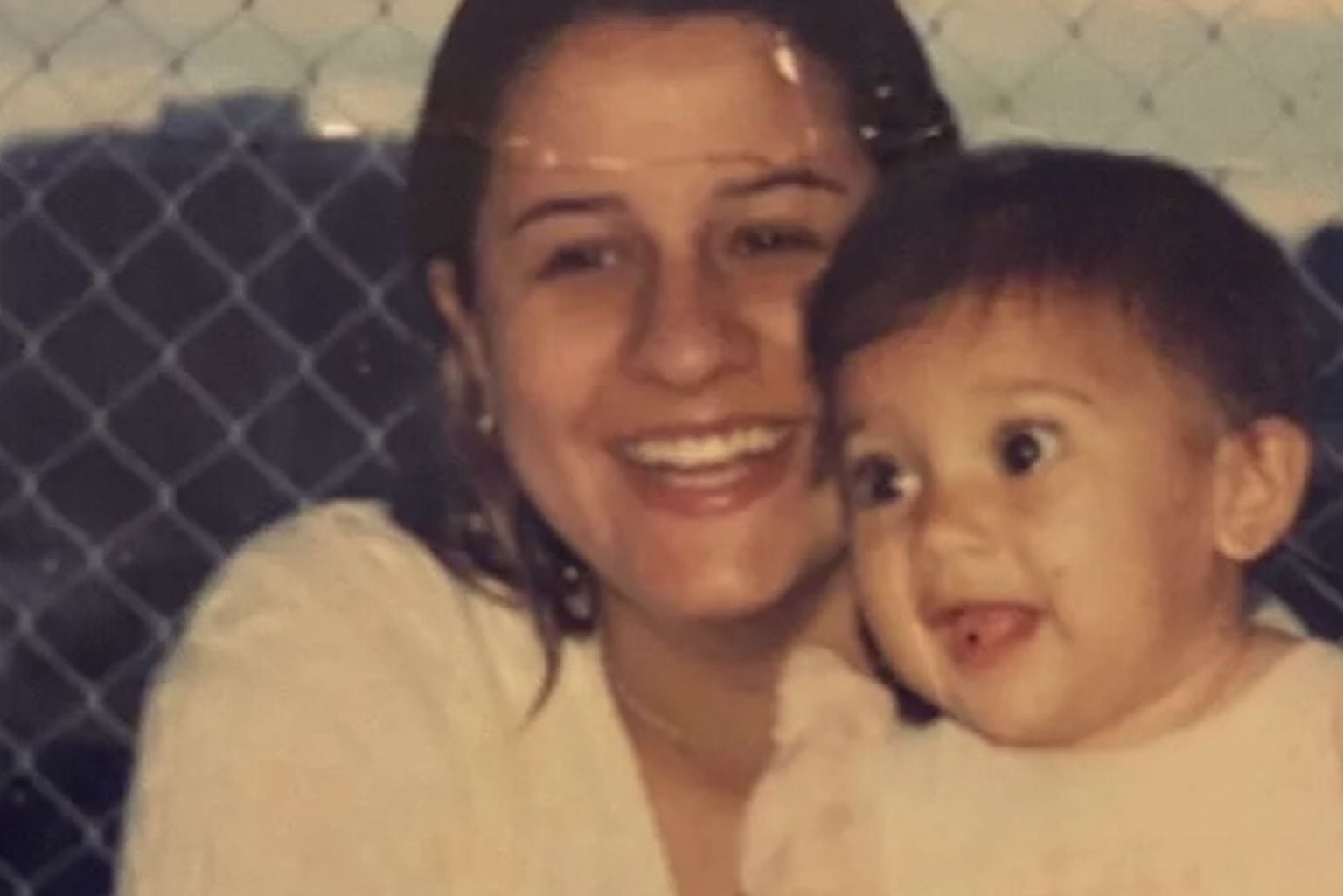Reconhece? Meninas da foto são irmãs e filhas de ator famoso que morreu há 14 anos Reconhece? Meninas Da Foto São Irmãs E Filhas De Ator Famoso Que Morreu Há 14 Anos