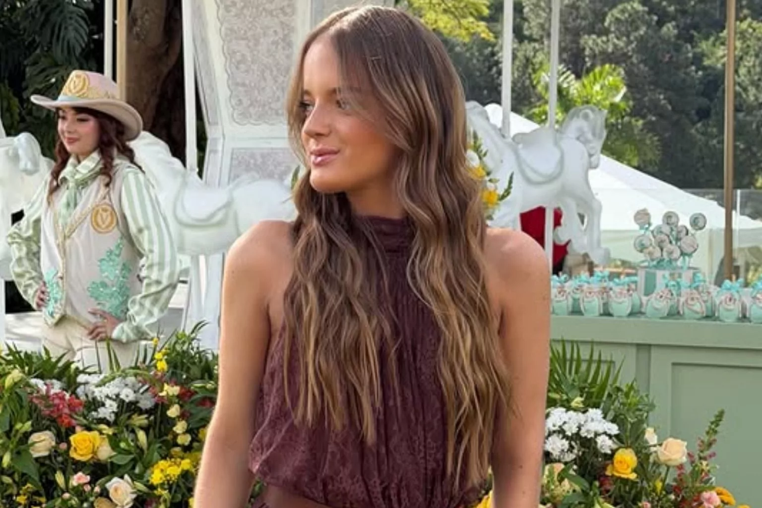 Rafaella Justus Exibe Produção Para Comemoração De Aniversário De Vicky Justus Na Fazenda