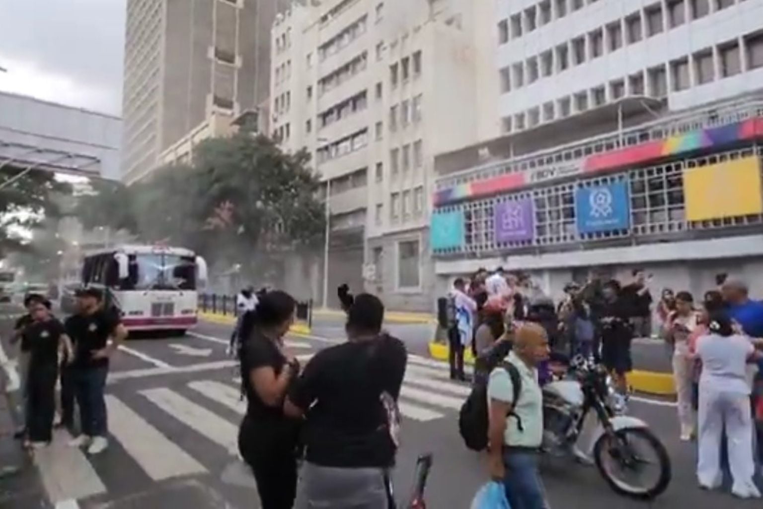 Bebê É Encontrado Com Vida Entre Escombros Após Terremoto Na Venezuela; Veja Vídeo