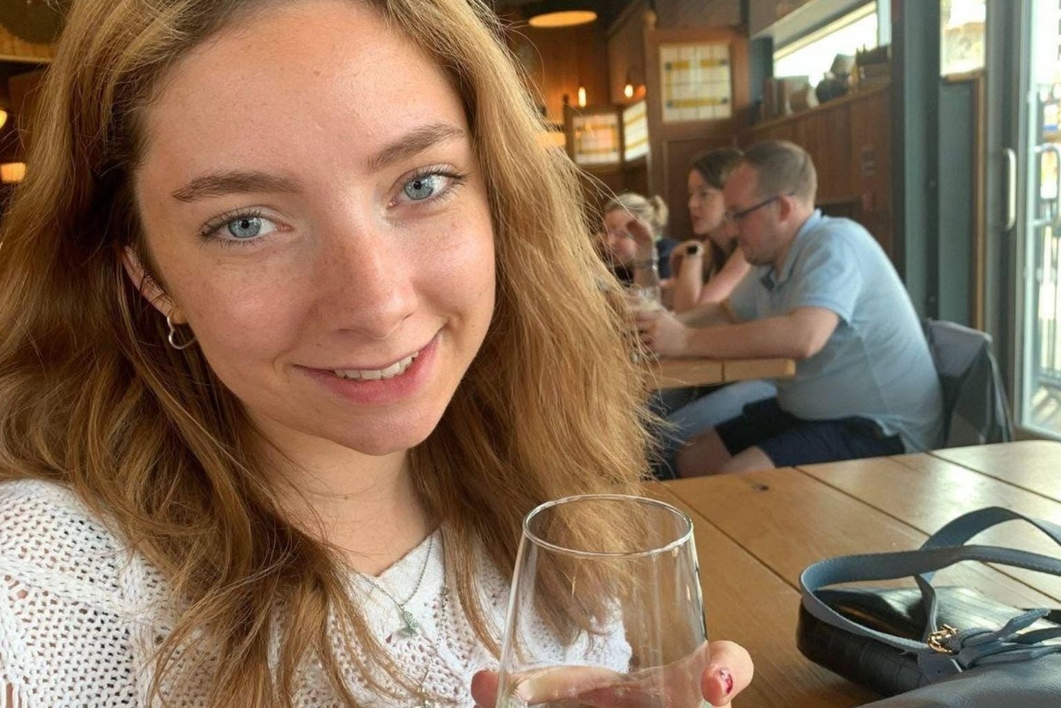 Estudante De 20 Anos Achava Que Dores De Cabeça Eram Estresse, Mas Recebeu Diagnóstico De Câncer
