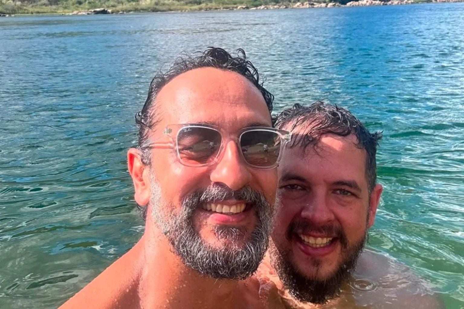 Ator da Globo, Irandhir Santos curte férias ao lado do marido no Nordeste Ator Da Globo, Irandhir Santos Curte Férias Ao Lado Do Marido No Nordeste