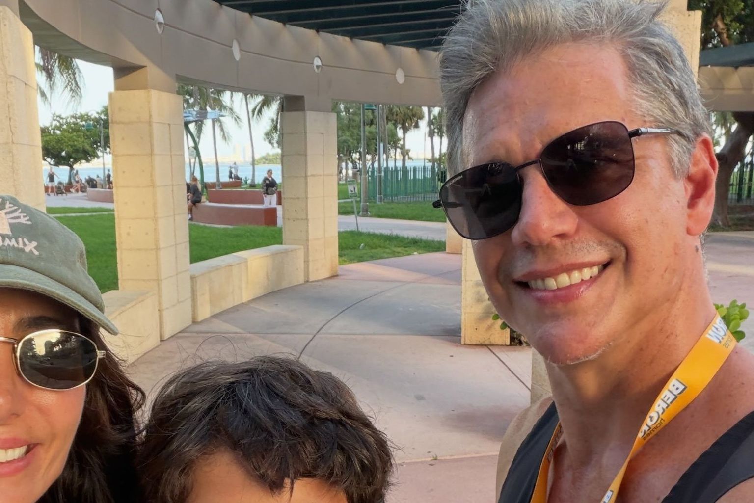 Aos 12 Anos, Filho Caçula De Marcio Garcia Surge Enorme Em Fotos De Viagem Com A Família