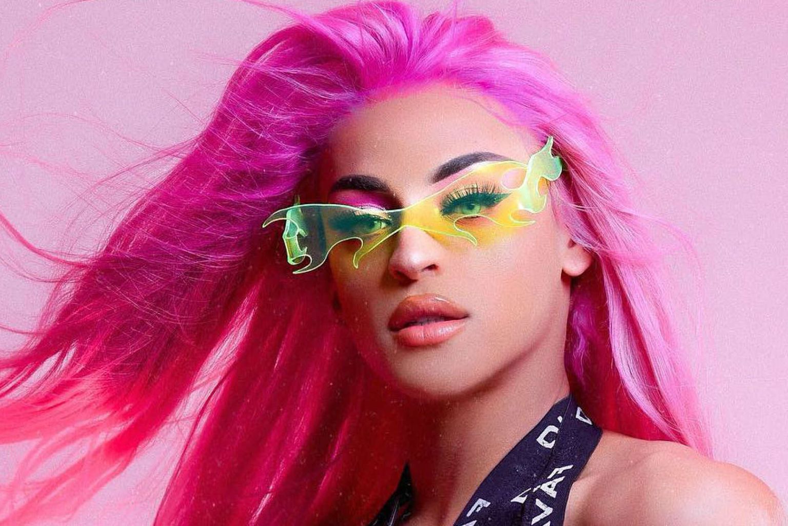 Pabllo Vittar Posa Pra Foto E Fãs Notam Detalhe Inusitado No Clique: &Quot;Como Assim?&Quot;
