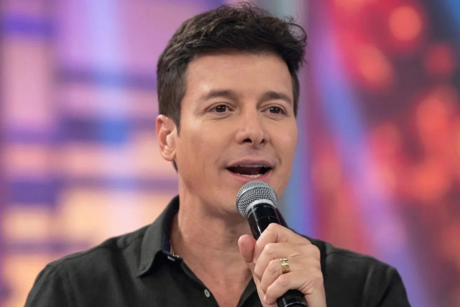 Aposentada processa Rodrigo Faro e pede indenização depois de propaganda Aposentada Processa Rodrigo Faro E Pede Indenização Depois De Propaganda