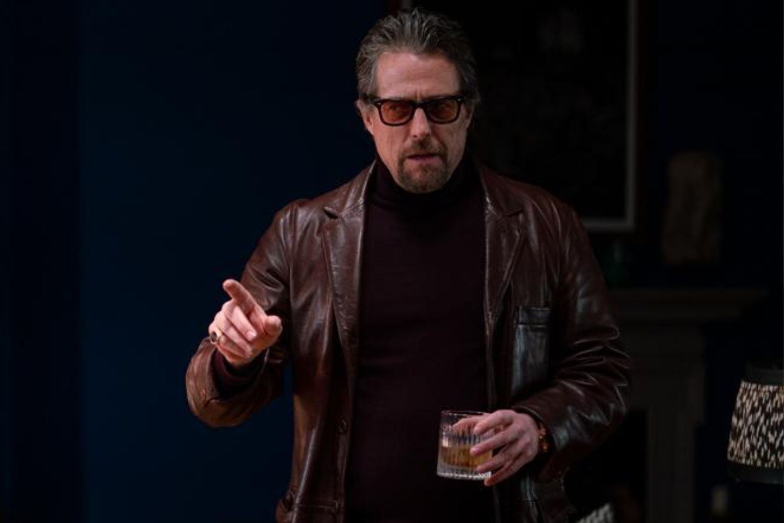 Hugh Grant Nunca Esteve Tão Canalha: O Melhor Filme Que Estreou Este Mês Na Netflix