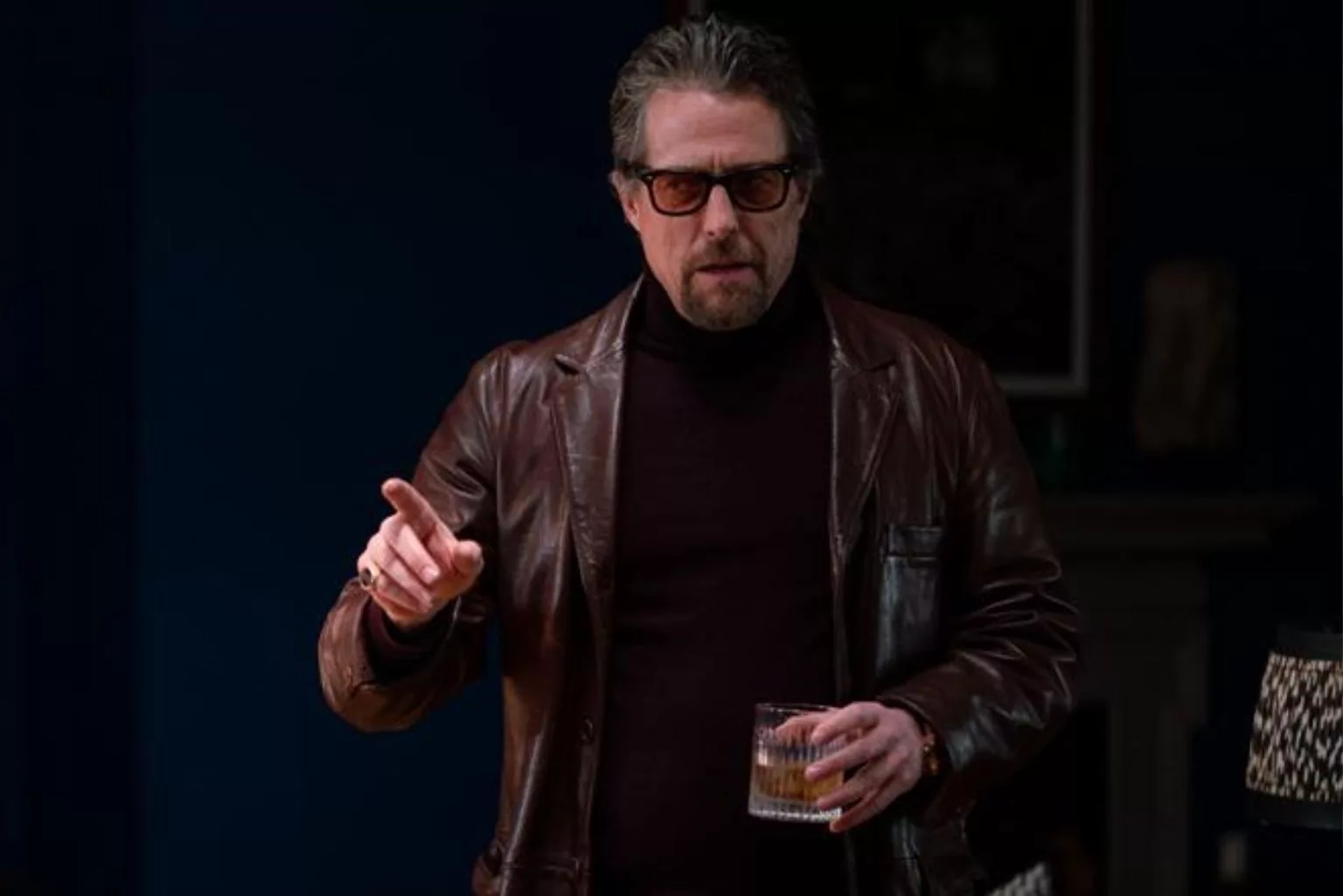 Hugh Grant Nunca Esteve Tão Canalha: O Melhor Filme Que Estreou Este Mês Na Netflix