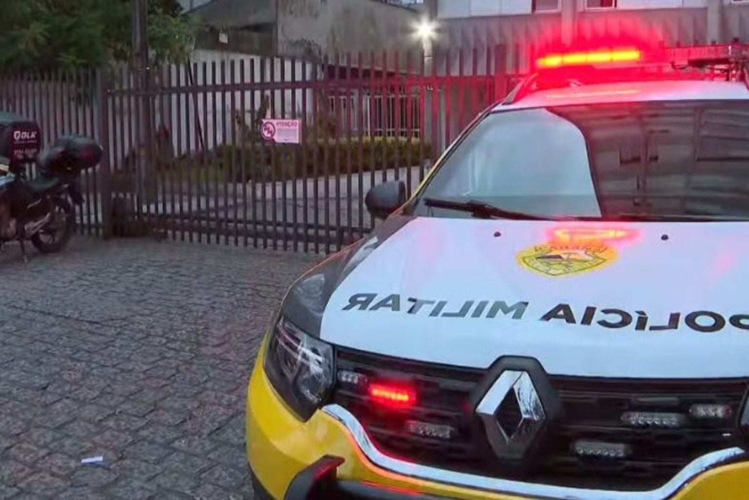 Latidos Insistentes De Cachorro Chamam Atenção De Vizinhos, Que Fazem Descoberta Macabra Em Apartamento