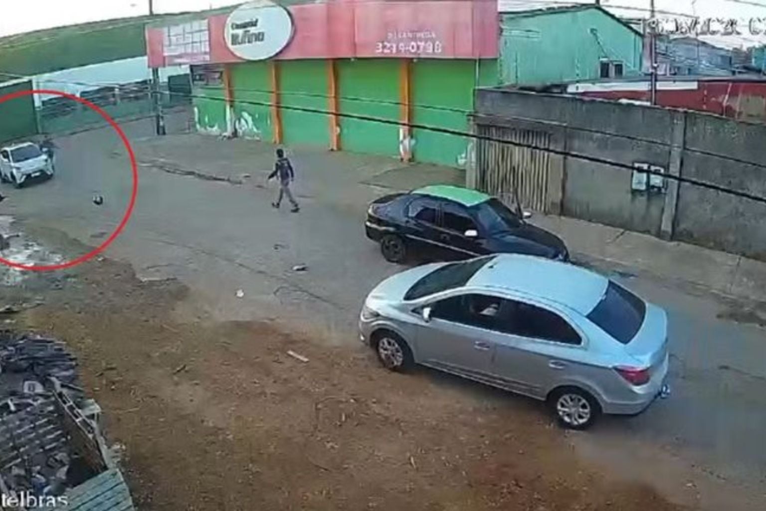 Mulher Morre Sentada Sobre A Moto Em Porto Velho; Motorista Fica 4 Minutos No Local E Vai Embora