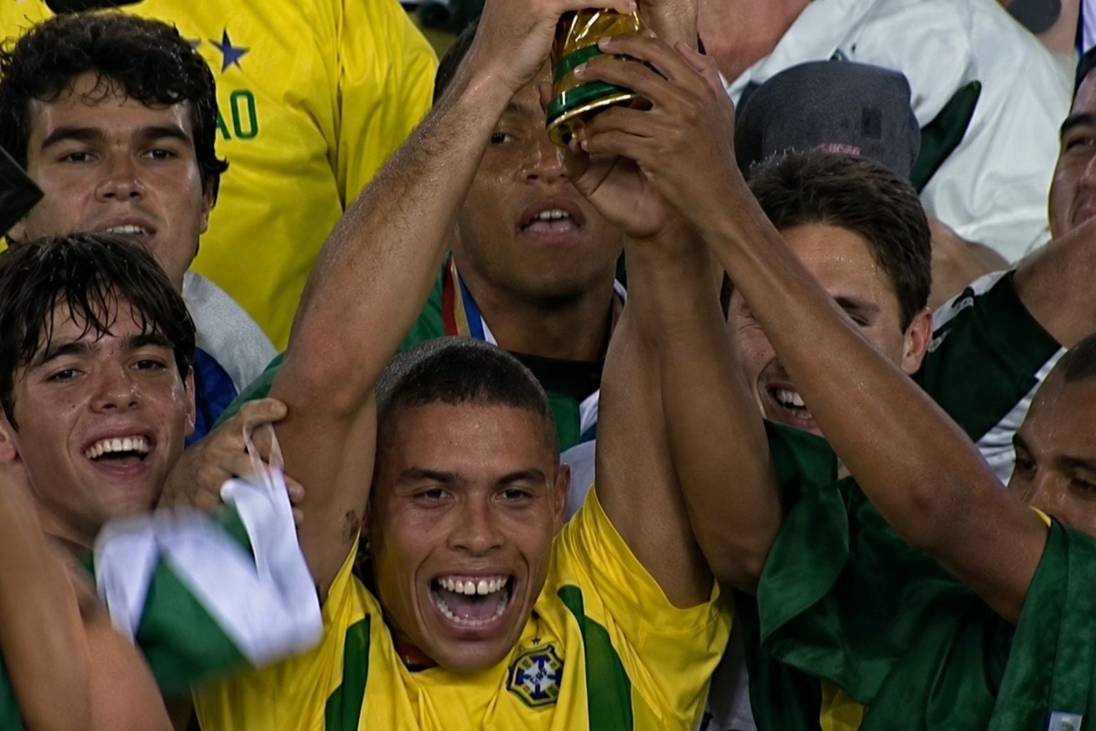 Após Sentir Dores No Peito, Pentacampeão É Submetido A Cateterismo