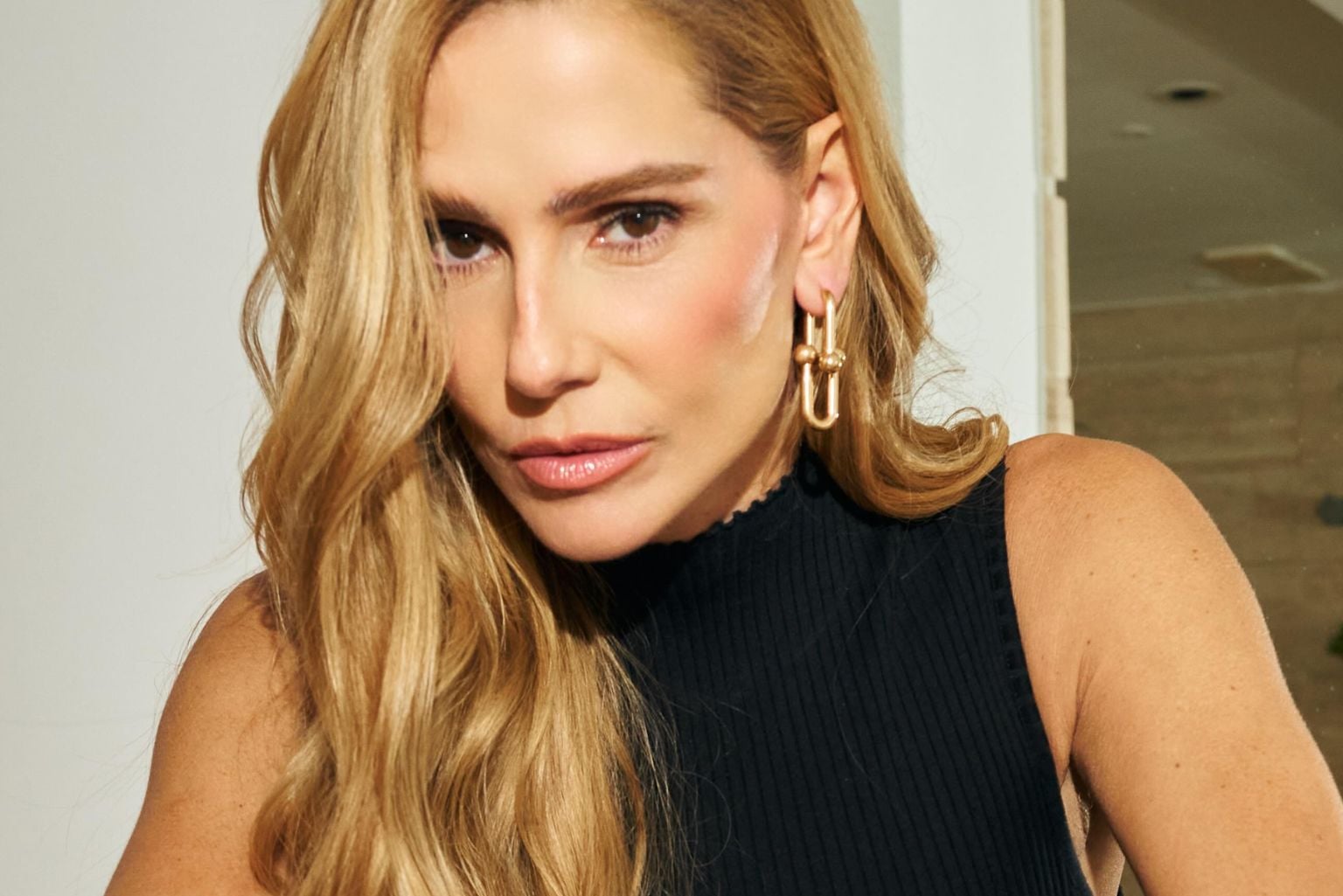 Vizinho De 96 Anos Processa Deborah Secco E Pede R$ 100 Mil; Entenda
