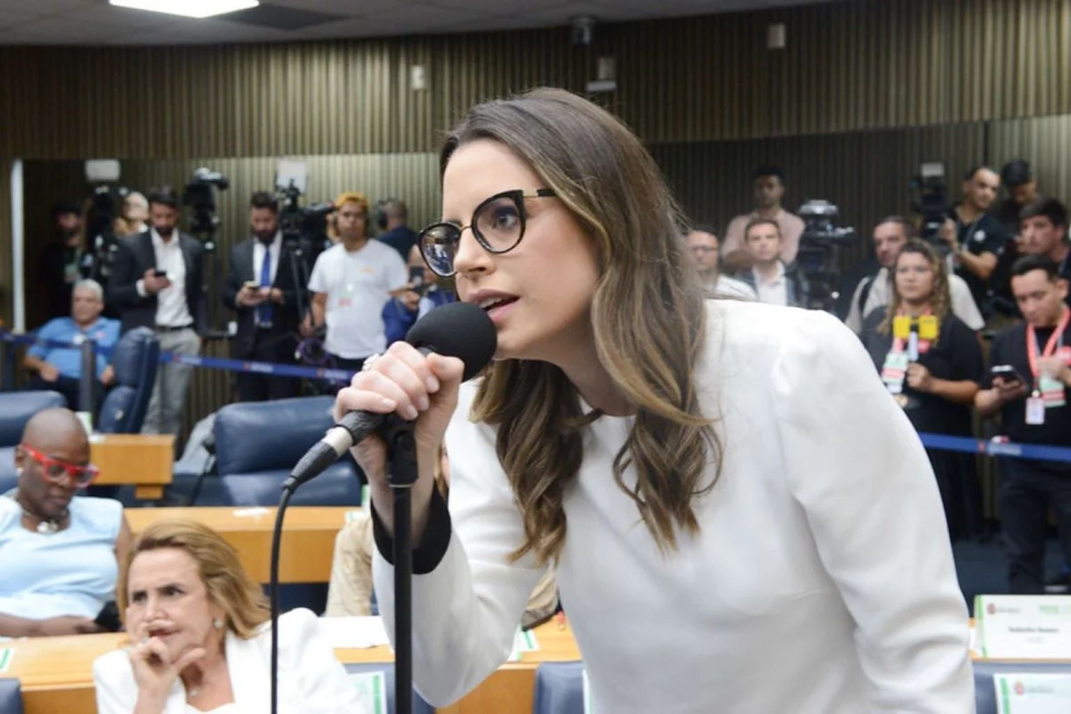 Chefes de gabinete de Zoe pedem demissão depois de divulgação de patrimônio Zoe Martínez Vereadora Eleita Em São Paulo - Metrópoles