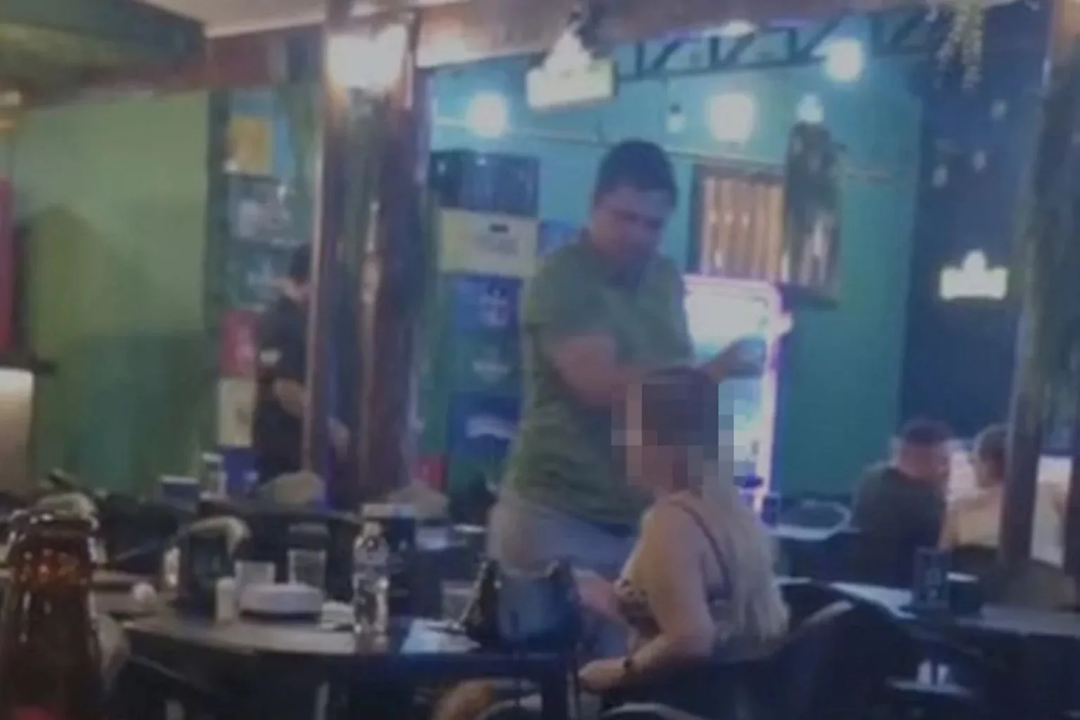 Advogado Influenciador Dá Tapa E Joga Cerveja Em Mulher Dentro De Bar Em Goiás; Veja O Vídeo