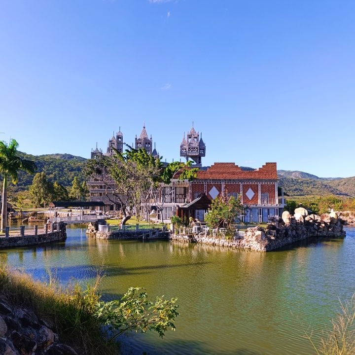 Castelo no interior de Pernambuco reproduz arquitetura medieval europeia; conheça o destino Castelo Santa Helena