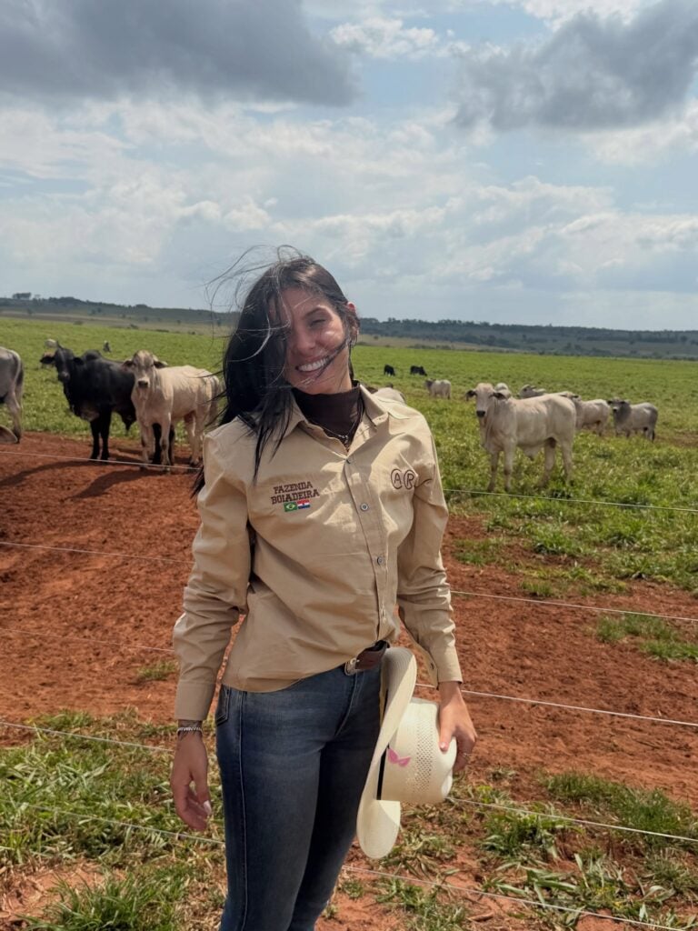 Ana Castela Mostra Fazenda Boiadera