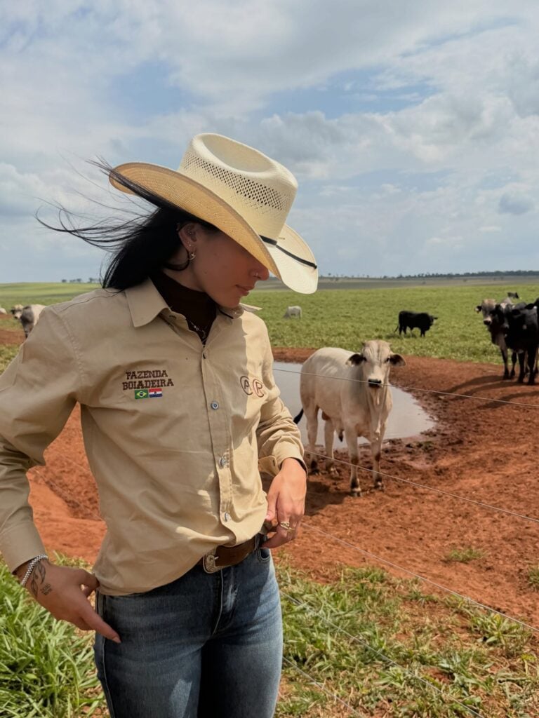 Ana Castela Mostra Fazenda Boiadera