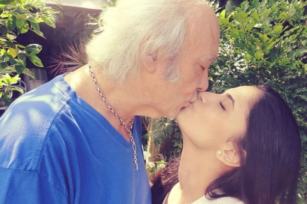Fernanda Esteves E Erasmo Carlos Por Reprodução