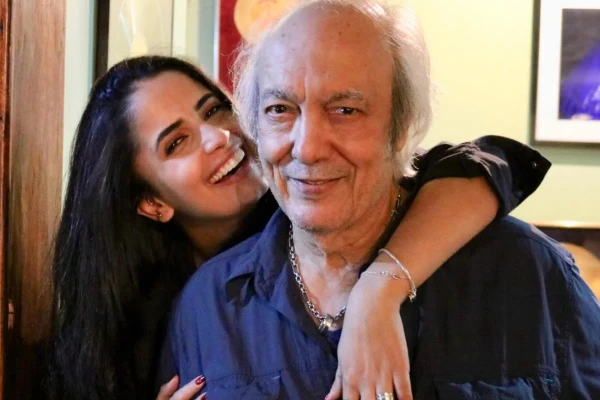Fernanda Esteves E Erasmo Carlos Por Reprodução