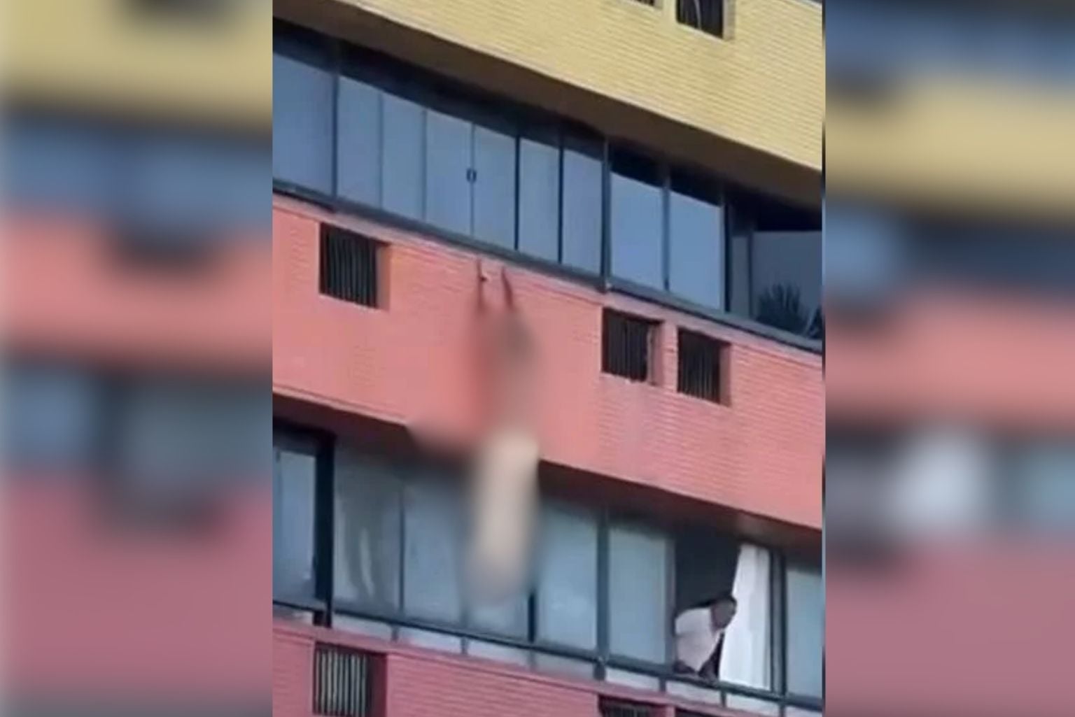 Homem Despenca De Varanda Após Suposta Traição E Fica Gravemente Ferido