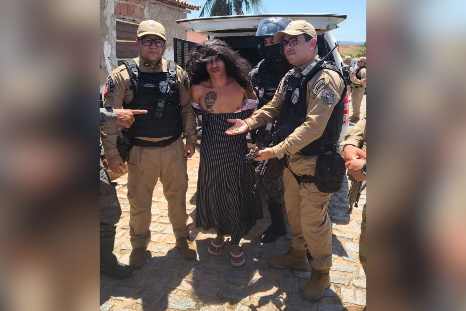 Preso vestido de mulher: Primeiro crime aos 13 e refúgio em mata, homem diz ter matado 80 pessoas Preso Vestido De Mulher: Primeiro Crime Aos 13 E Refúgio Em Mata, Homem Diz Ter Matado 80 Pessoas