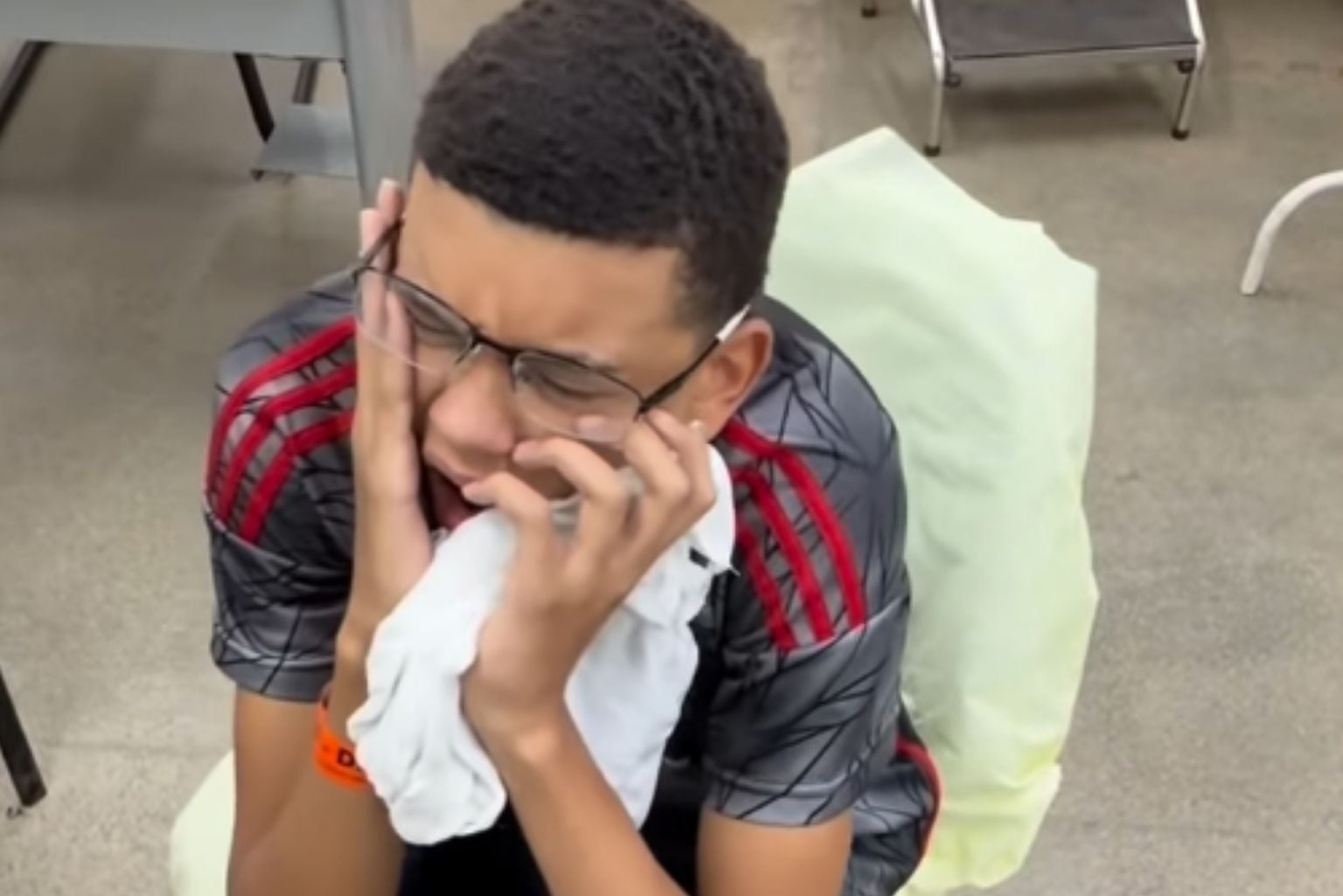 Jovem Desloca A Mandíbula Ao Bocejar E Precisa Ir Ao Hospital; Saiba O Que Fazer