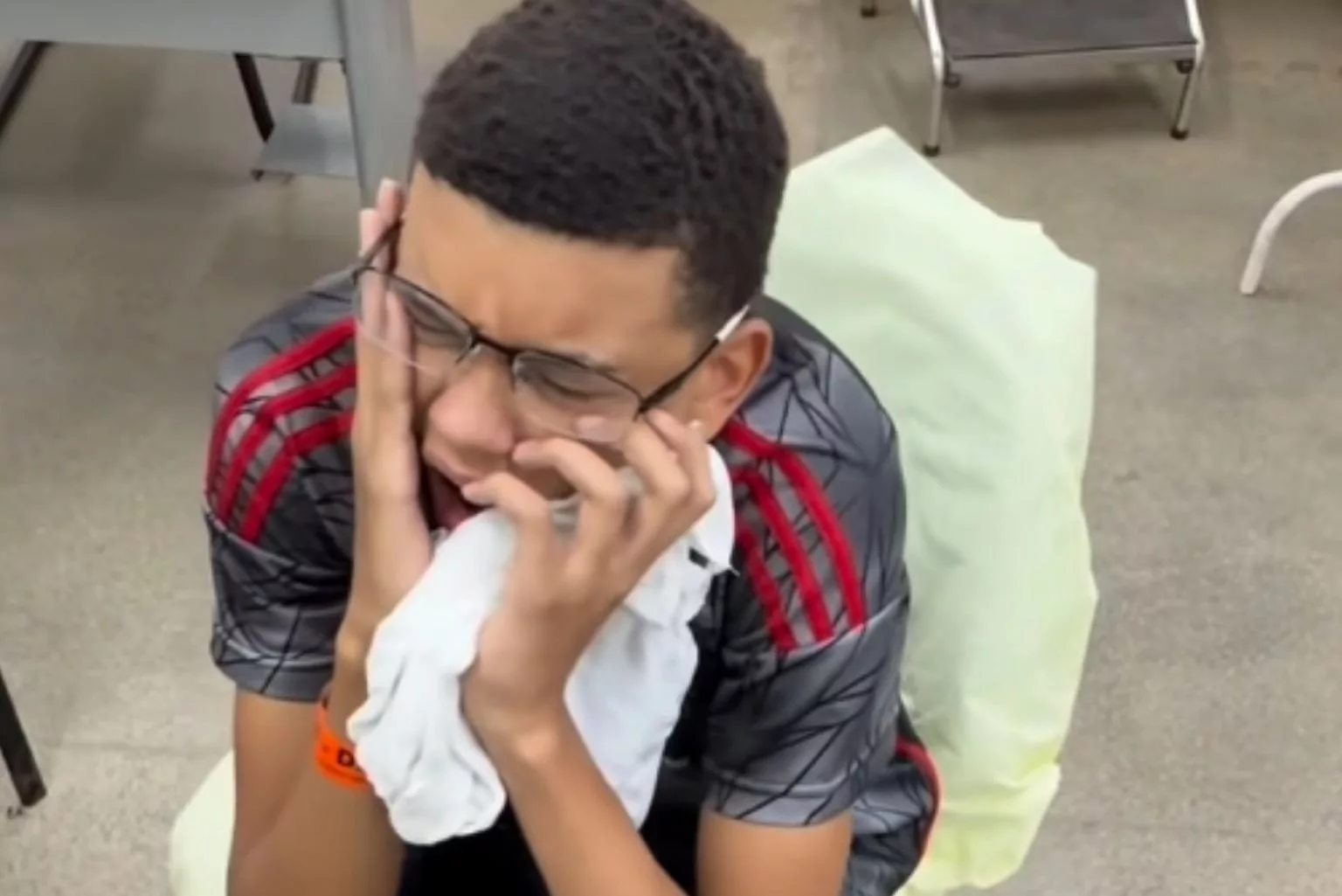 Jovem Desloca A Mandíbula Ao Bocejar E Precisa Ir Ao Hospital; Saiba O Que Fazer