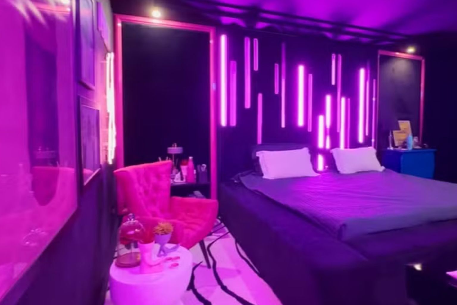 Mansão de cantora tem quarto secreto criado para relembrar suas origens Mansão De Cantora Esconde Quarto Secreto Criado Para Lembrá-La De Onde Veio